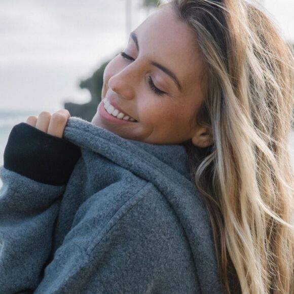feat Tops - Feat Blanket Blend Pullover Hoodie Unisex M Heathered Gray
